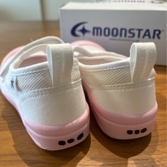 【ほぼ新品・記名あり】ムーンスター上履き　18センチの画像