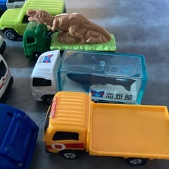 車のおもちゃの画像