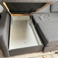 IKEAの3人掛けソファ（FRIHETEN）の画像