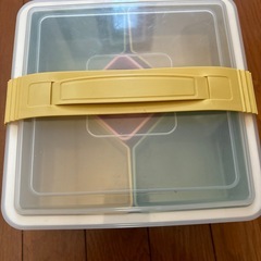 お弁当箱の画像