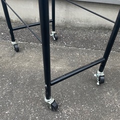 美品 薄型タイヤラック 4本縦置き 
2個組の画像