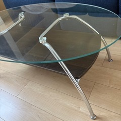 ガラステーブルの画像