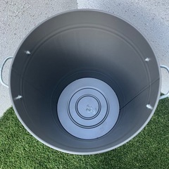【0円・無料】IKEA KNODD ふた付きスチールゴミ箱 40Lの画像