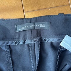 ZARA woman  黒パンツの画像