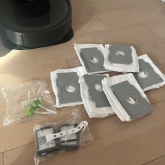 美品 ルンバ i7｜フィルター・ブラシ多数付き｜清掃完了まで全自動｜即引取OKの画像