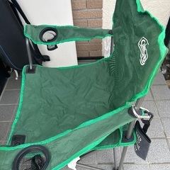 折りたたみ椅子の画像