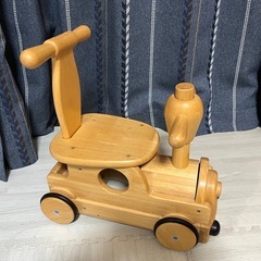 木のくるまの画像