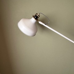 スタンドライトIKEAの画像