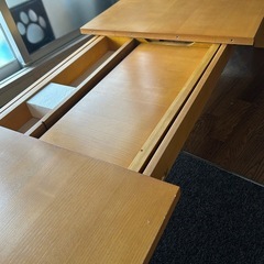 大きさが変えられるテーブルの画像