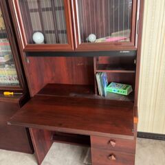 机になる本棚？と本棚をセットで！引き取り限定です（2階から降ろすのに人手が要ります）の画像