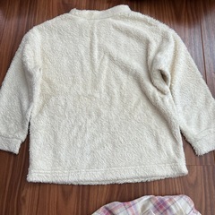 120　ユニクロ　フリース　パジャマの画像