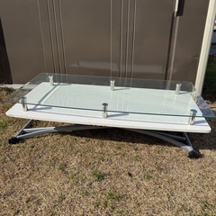 昇降機能付きテーブル・無料ですの画像