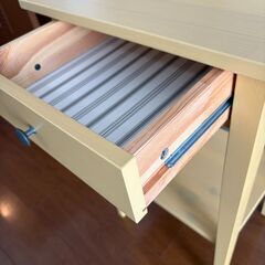 IKEA　ヘムネス ベッドサイドテーブルの画像