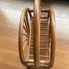 木製　マガジンラック　ラタン の画像