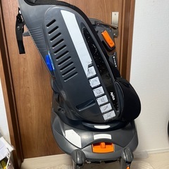 APRCAアプリカチャイルドシート　90度回転機構　寝そべり可能の画像