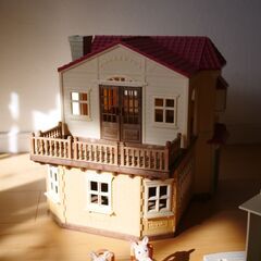 シルバニアファミリー 赤い屋根の大きなお家 -屋根裏はひみつのお部屋-の画像