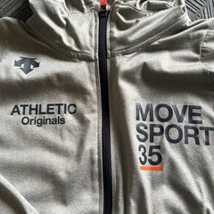 デサント ウェアの画像