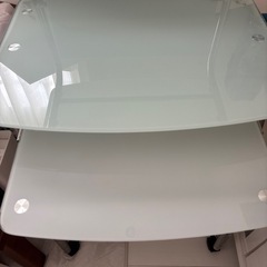 🌟【中古品】ガラスのパソコン台　　年内にお取引希望しますの画像