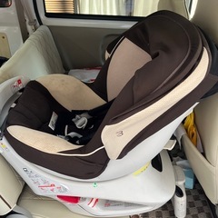 カーメート新生児から使用可能なチャイルドシートの画像