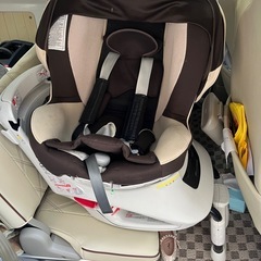 カーメート新生児から使用可能なチャイルドシートの画像