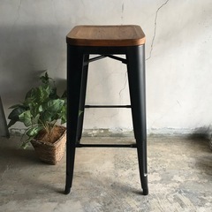 ヴィンテージデザインのバーチェア1脚の画像