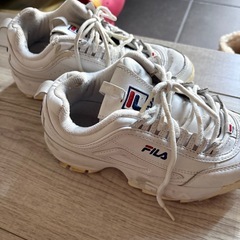 F ILAスニーカーの画像