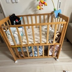 ベビーベッドの画像