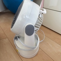 コンパクトサーキュレーター　PCF-HD15-W アイリスオーヤマ　首振りの画像