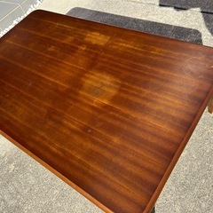 便利に使える折りたたみテーブルの画像