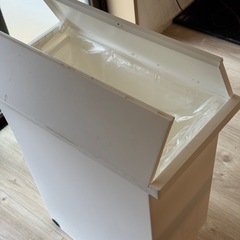 ニトリ蓋付きゴミ箱の画像