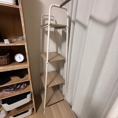 ハンガーパイプ付き棚の画像