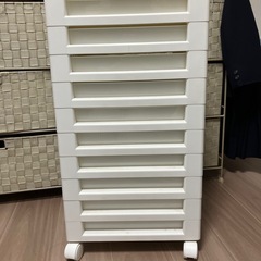 書類キャビネット、浅10段、A4書類収納、オフィスの画像