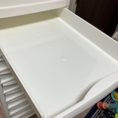 書類キャビネット、浅10段、A4書類収納、オフィスの画像