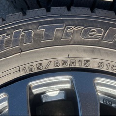 オートバックス製新品スタッドレスタイヤの画像