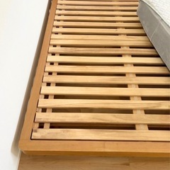 ダブルベッドフレームの画像