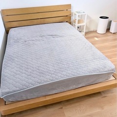 ダブルベッドフレームの画像