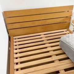 ダブルベッドフレームの画像