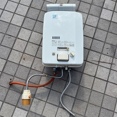 ガス瞬間湯沸器の画像