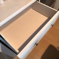 キッチン棚　食器棚　カップボードの画像