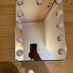 ほぼ新品❗️女優ミラー　鏡　調光LED付きの画像