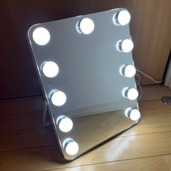 ほぼ新品❗️女優ミラー　鏡　調光LED付きの画像