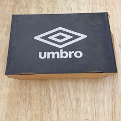 ｟新品｠umbro フットサルシューズ　28.0  の画像