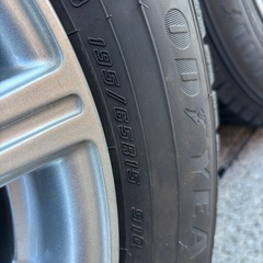 グッドイヤースタッドレスタイヤ　30プリウス　PCD100 195 65 R15 ホイールセット　2022年製　綺麗です。 の画像