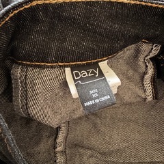 【DAZY】ブラックデニム ミニスカート フロントボタン付きの画像