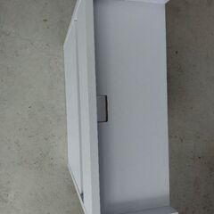 コンセント収納　ホワイトの画像