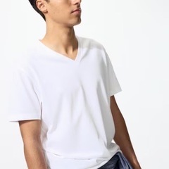 新品未開封　ユニクロ　VネックTシャツ　ホワイト　Mサイズ　メンズの画像