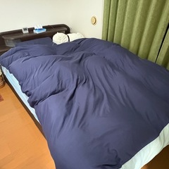 ベッドフレームとベッドマットの画像