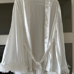 【バチェロレッテ／ブライダルパーティーセット】サテンルームウェア＋ベール＋サッシュ＋ヘアバンドの画像