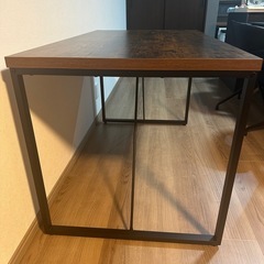 ダイニングテーブルの画像