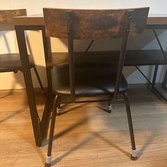 ダイニングテーブルの画像